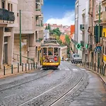 דירה Mbird Lapa River View Duplex ליסבון